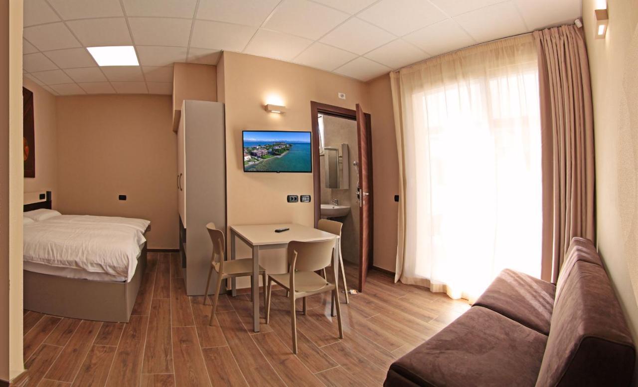 Smeraldo Dip Villa Canneto Sirmione Bagian luar foto